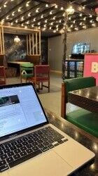 Spacious and Trendy Diner / Dessert Restaurant Spacious and Trendy Diner / Dessert Restaurant