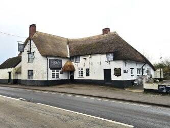 Well Presented Thatched Character Detached Devon Village Inn With 3 Bedroom Accommodation