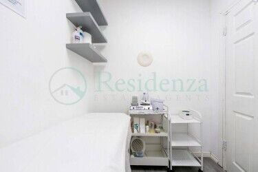 established class E beauty salon measuring in excess of 900 sq/ft over ground level, located in Tooting B