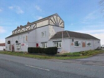 LINCOLNSHIRE - 7 BEDROOM HOTEL AND RESTAURANT IN NEED OF REFURBISHMENT Photo 1