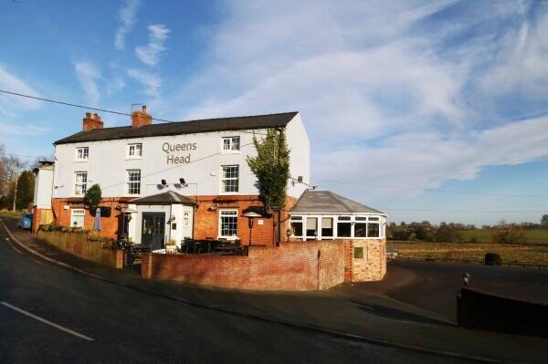 SHROPSHIRE - CANALSIDE DESTINATION DINING PUB WITH TURNOVER CIRA £750,000 PA FROM FIVE DAYS OPERATIN