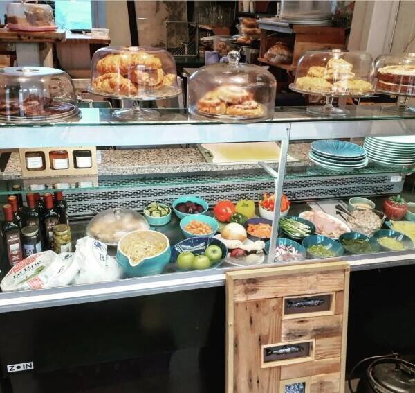 Quirky freehold coffee shop with additional flexible event space (ref 1386)
