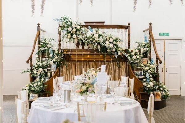 MULTI-AWARD-WINNING FLORISTS MULTI-AWARD-WINNING FLORISTS
