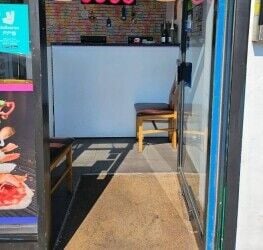 Pizza shop & Chinese takeaway with high turnover & flat above