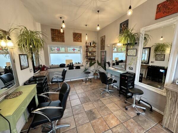 ESTABLISHED HAIR SALON  WITH 2 BED SELF CONTAINED FLAT  LOCATED IN PATCHAM, EAST SUSSEX Photo 1