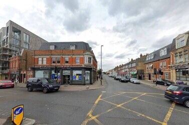 Fully Fitted 40Covers Restaurant for Sale in Wimbledon with Premises Licence & Store Room Photo 1