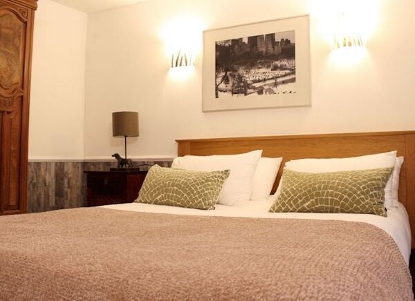 10 Bedroom Guest House for Sale