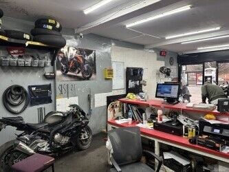 Motorcycle garage/shop for sale Motorcycle garage/shop for sale