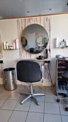 Large hair and beauty salon Photo 2