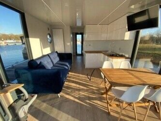 Unique Houseboat Airbnb Rental Business for Sale on the River Thames near Oxford. Photo 1