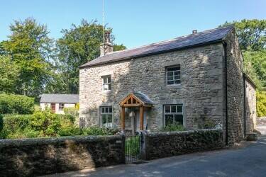 Freehold Idyllic self catering cottage with beautiful 3 bedroomed owners accommodation.