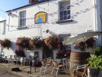 GLOUCESTERSHIRE - ESTABLISHED, AWARD-WINNING REAL ALE & CIDER VENUE GLOUCESTERSHIRE - ESTABLISHED, AWARD-WINNING REAL ALE & CIDER VENUE