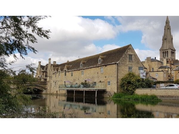 Beautifully Presented Holiday Letting For Sale Photo 1