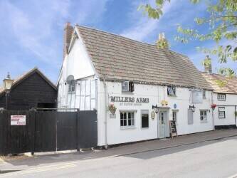 BEDFORDSHIRE/CAMBS BORDER - TWO BED CHARACTER PUB WITH LARGE PLOT Photo 1