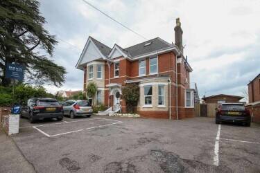 COMING SOON A fantastic 10-bedroom guesthouse Photo 1