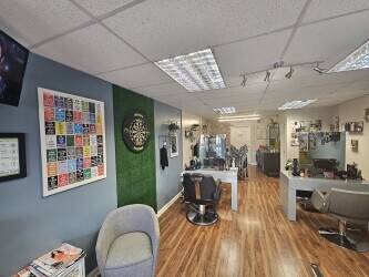Recently refurbished busy hairdressers for sale in Basingstoke. Photo 2