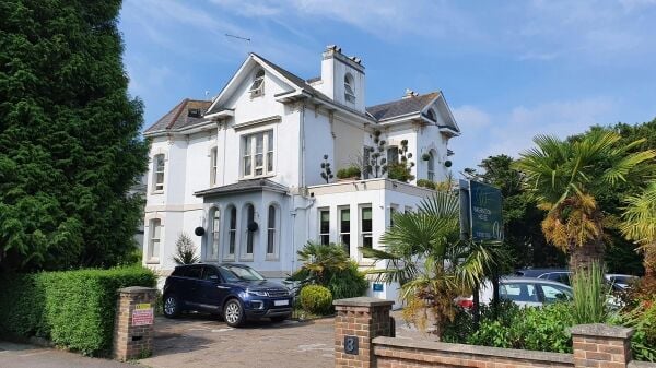 Character 4 Star Hotel & 3 Bedroom Apartment Character 4 Star Hotel & 3 Bedroom Apartment