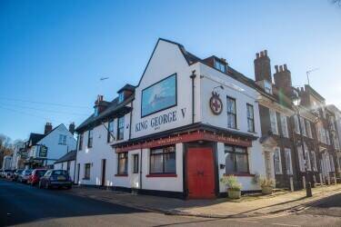 KENT - SUPERBLY PRESENTED HISTORIC PUB Photo 1
