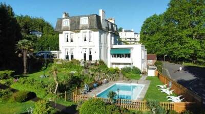 An Elegant Victorian Guest House with 18 Bedrooms An Elegant Victorian Guest House with 18 Bedrooms