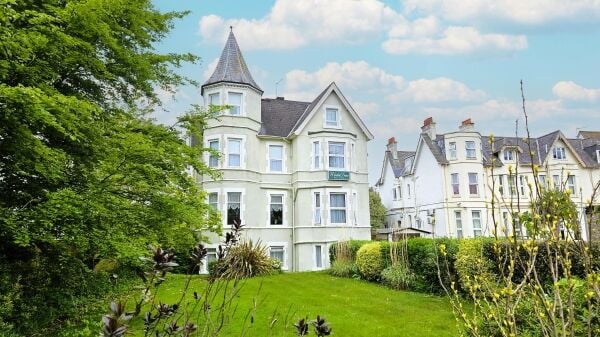 Character Hotel in Prominent Bournemouth West Cliff Position