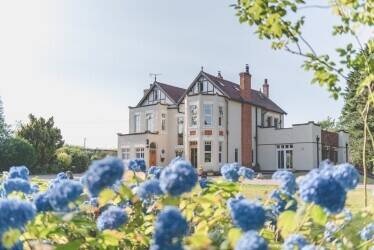 AN ELEGANT, STYLISH & WELL EQUIPPED 8 BEDROOMED COUNTRY HOUSE BED/BREAFAST/EVENTS VENUE, WIRRAL Photo 1