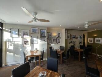 Cafe with superb location in Northumberland historic market town. Photo 2