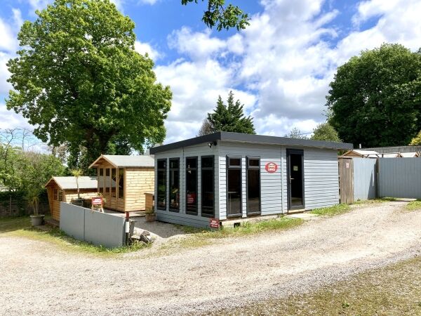 GARDEN BUILDING RETAIL/SUPPLY & INSTALLATION Photo 1