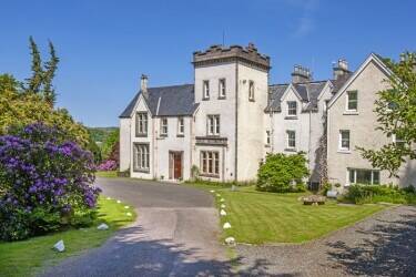 Self catering business with delightful owners flat on the banks of Loch Awe in Argyll and Bute Self catering business with delightful owners flat on the banks of Loch Awe in Argyll and Bute