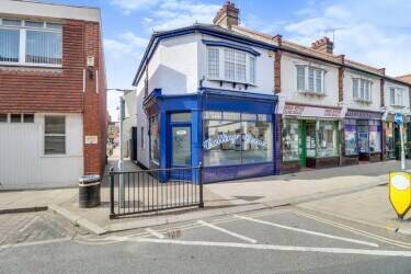 RETAIL PREMISES & FIRST FLOOR FLAT RETAIL PREMISES & FIRST FLOOR FLAT