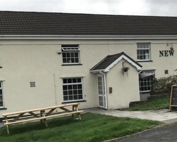 FREEHOLD PUBLIC HOUSE & RESTAURANT  NEAR ABERDARE