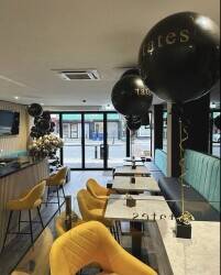Popular music bar