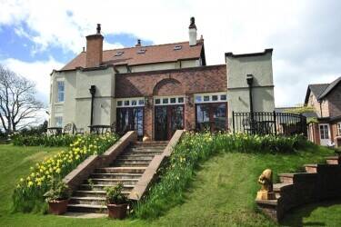 ELEGANT WELL EQUIPPED 8 BEDROOM COUNTRY HOUSE, BED & BREAKFAST/EVENTS AND WEDDINGS VENUE, WIRRAL Photo 1