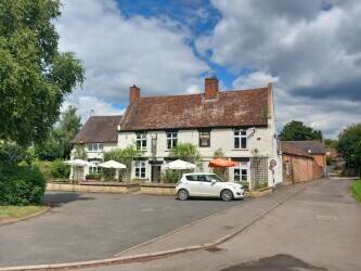 WARWICKSHIRE - CHARACTER FREEHOUSE WARWICKSHIRE - CHARACTER FREEHOUSE