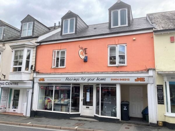 FREEHOLD INVESTMENT PROPERTY OPPORTUNITY with EMPTY RETAIL/SHOWROOM PREMISES FREEHOLD INVESTMENT PROPERTY OPPORTUNITY with EMPTY RETAIL/SHOWROOM PREMISES