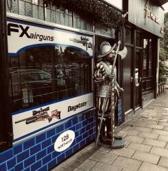 Established since 2002: Air Gun and Hunting Store, low cost leasehold premises