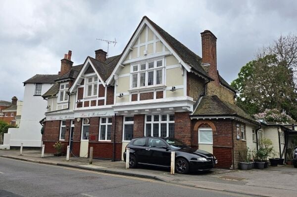 Licenced Thai Restaurant & Pub With Accom - Surrey Licenced Thai Restaurant & Pub With Accom - Surrey