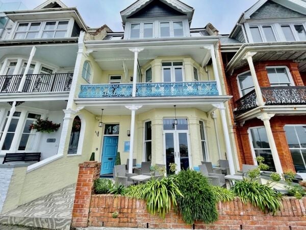 11 Bedroom Boutique Bed & Breakfast Located In Newquay, Cornwall