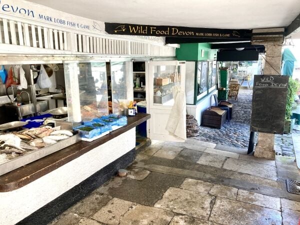 FISHMONGERS & SEAFOOD DELI/CAFE