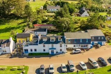 A popular Highland hostelry in an outstanding location on the NC500, Shieldaig (ref 1699)