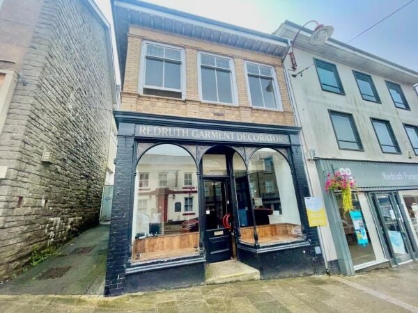 Freehold Commercial Property Located In Redruth Freehold Commercial Property Located In Redruth