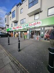 Off-licence supermarket grocery Photo 1
