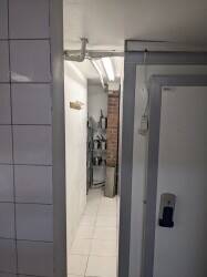 Fast food chicken & burger restaurant for sale in North London