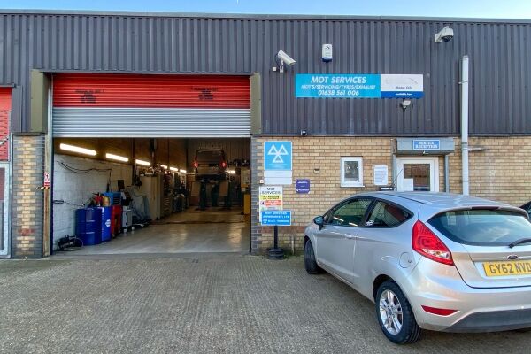 MOT & Car Servicing Garage Photo 1