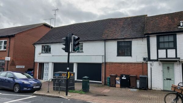 Vacant Retail Unit: High Street, Redbourn Photo 1