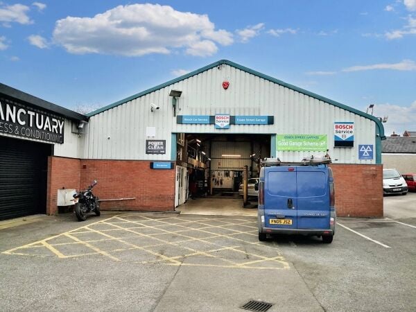 Established MOT & Service Garage in Eastwood, Nottinghamshire Photo 1