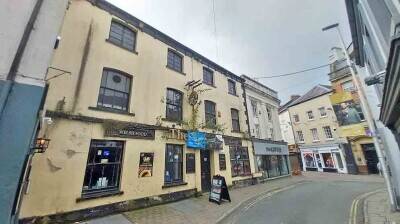 CARMARTHENSHIRE - MARKET TOWN CENTRE PUBLIC HOUSE