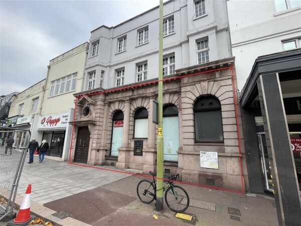 Prime Torquay Harbourside Retail Premises For Rent in Torquay