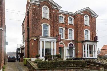 3 floor accommodation & thriving Chinese restaurant near the centre of Louth, Lincolnshire. 3 floor accommodation & thriving Chinese restaurant near the centre of Louth, Lincolnshire.