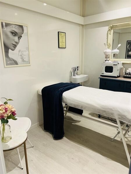 PREMIER TANNING, HAIR & BEAUTY  SALON FOR SALE