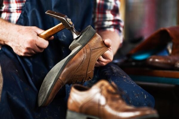 RENOWNED SHOE COBBLER RENOWNED SHOE COBBLER